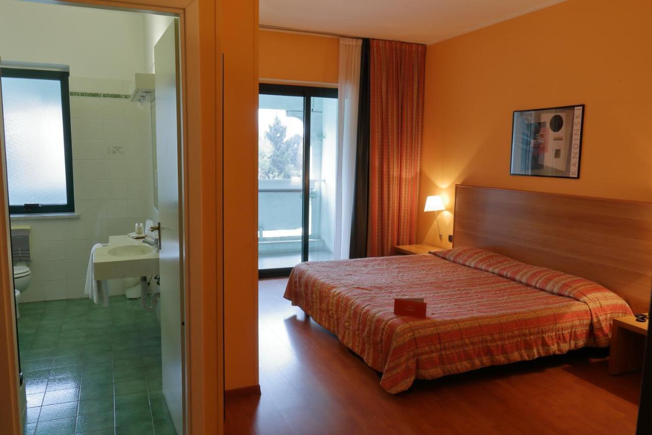 Hotel Romanisio Fossano Exteriör bild