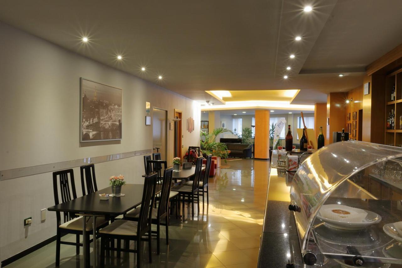 Hotel Romanisio Fossano Exteriör bild