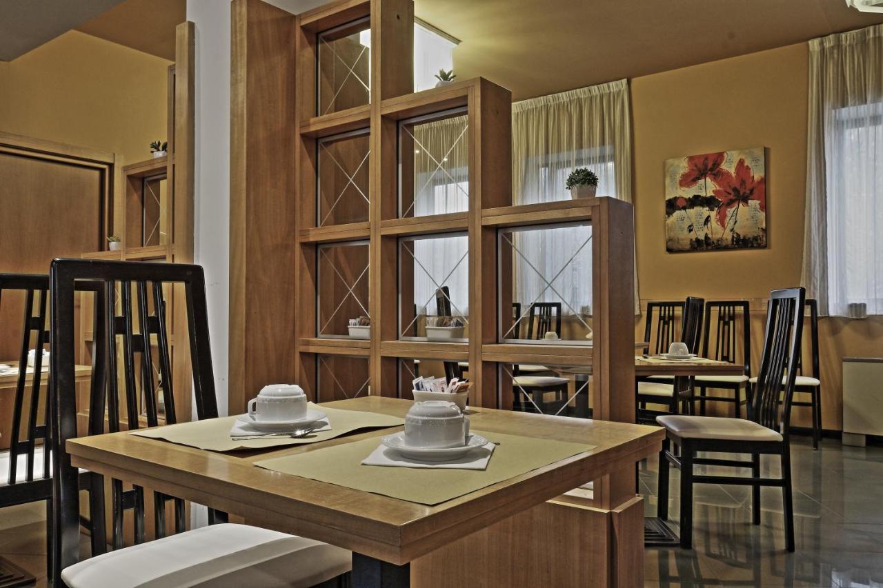 Hotel Romanisio Fossano Exteriör bild